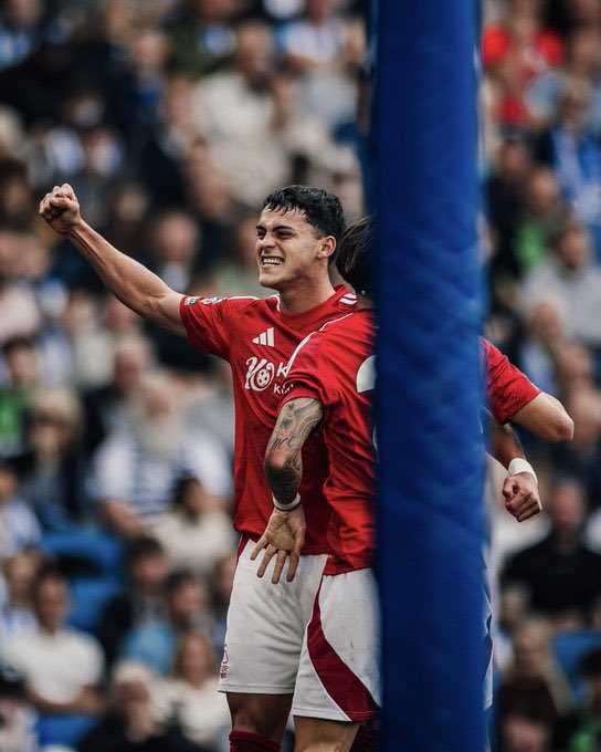 heinowpy's tweet photo. ESOOO RAMONCITOO🥳
Ramón Sosa se estrenó en la Premier League de de Inglaterra marcando el 2-2 de Nottingham Forest ante Brighton⚽️
#HEiNow https://t.co/eOG85g9yLF