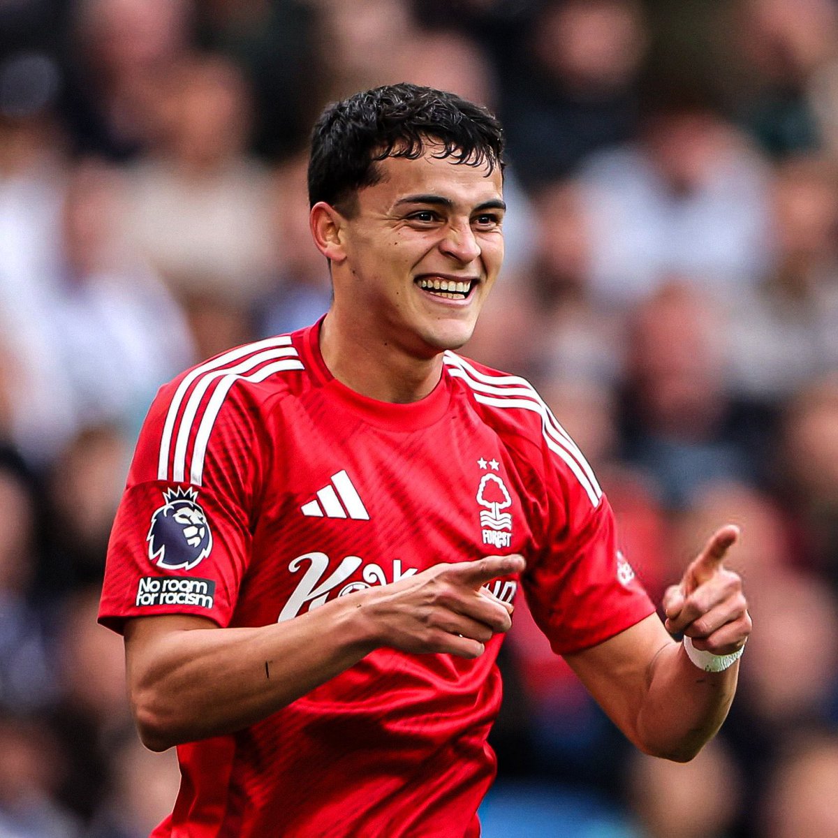 heinowpy's tweet photo. ESOOO RAMONCITOO🥳
Ramón Sosa se estrenó en la Premier League de de Inglaterra marcando el 2-2 de Nottingham Forest ante Brighton⚽️
#HEiNow https://t.co/eOG85g9yLF