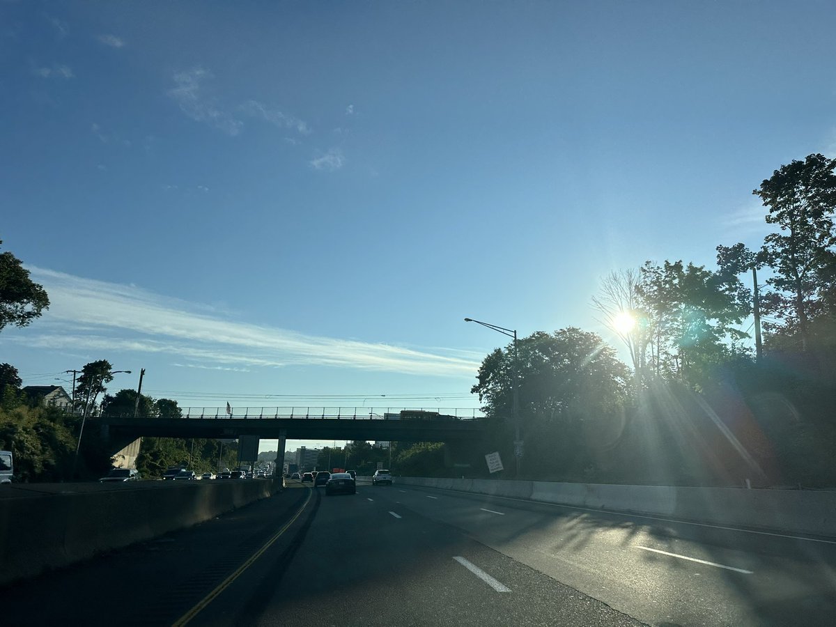 theozno's tweet photo. @ryanhanrahan Sunny for 4 days with this wild cutoff on your western Veowong area toward NYc. Picture facing west is from Wallingford  the rest are in Greenwich https://t.co/sj272Cier5