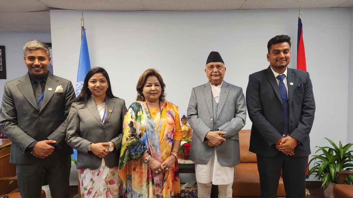 संयुक्त राष्ट्रसंघको ७९ औं महासभामा नेपाली प्रतिनिधि मण्डलको नेतृत्व गर्दै न्युयोर्क, अमेरिका आउनुभएका सम्माननीय प्रधानमन्त्री श्री केपी शर्मा ओली ज्यू तथा माननिय परराष्ट्रमन्त्री श्री आरजु राणा ज्यू सँग ''समिट अफ द फ्युचर'' युथ डेलिगेशनको टीम!

#summitofthefuture2024 #YouthLead