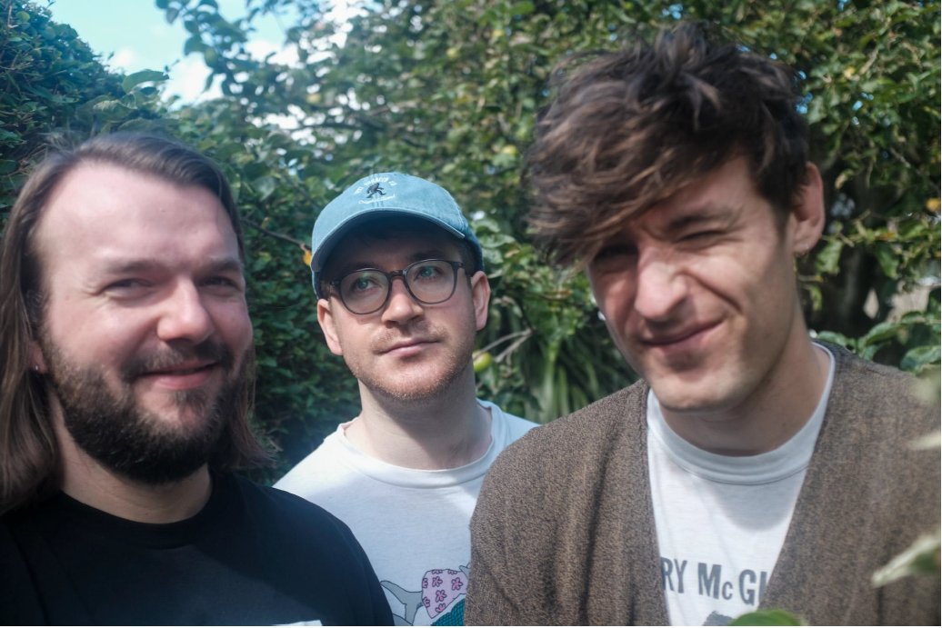 321Kieran's tweet photo. 🚨On Tonight's PERFECT #NovaGuestlist;
💽Classic LPs by @Nirvana &amp; @LizPhairMusic;
📳@BedroomsBand Chat!
🔥NEW @AllThumbsMusic @PostLastMusic @AislinnLogan;
☘️+ @FontainesDublin @SoundsOfSON #TenHailMarys @Roe_Music;
📻LIVE on @RadioNova100 NOW- What do YOU need to hear? https://t.co/Kg61ghQ2QF
