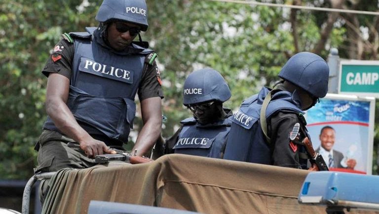 BayoBilisi's tweet photo. A 27-year old boy identified as Chinalu Ogbonna, has allegedly stranguulated his father with intention to use his eyes for moneey rituuals.

The dastaardly act took place at Amuzukwu Community in Umuahia North Local Government Area of Abia State.

#atammadu https://t.co/s2FvuIfU0p