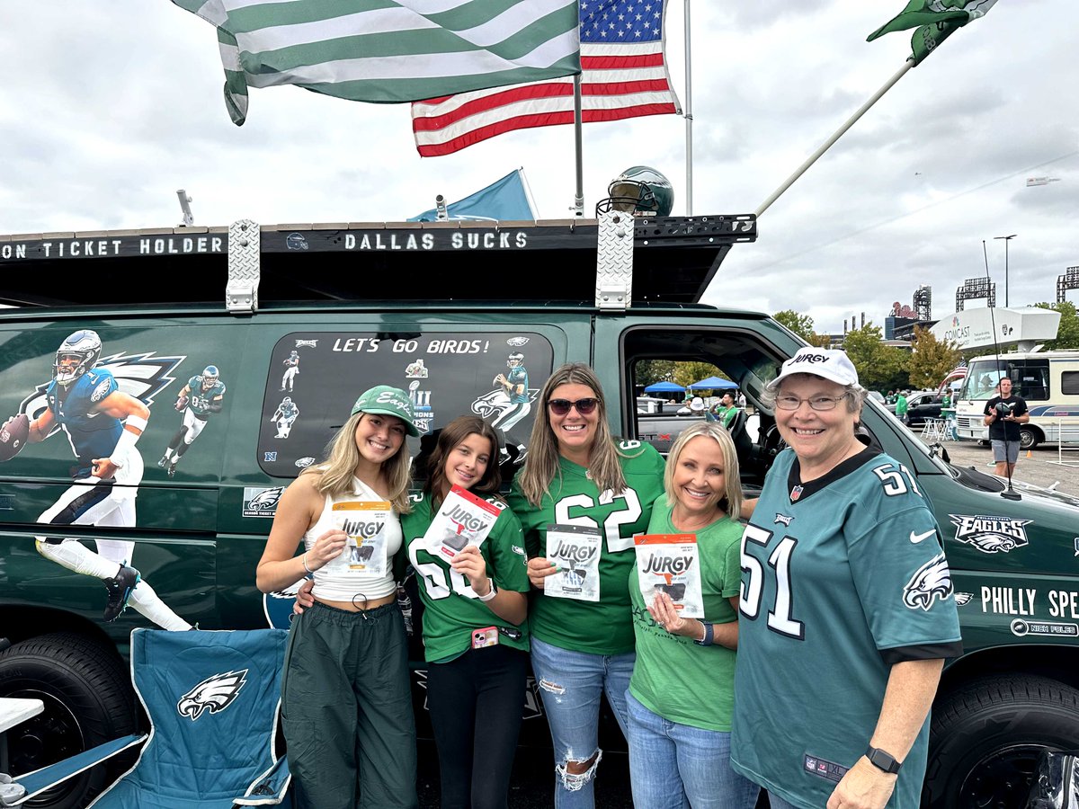 jurgyco's tweet photo. Get ready for an epic Week 3 lineup! π Stock up on your favorite Beef Jurgy Jerky flavors and enjoy the games! #beefjurgy #week3 #footballsnacks https://t.co/mkYiJ1Fmdd