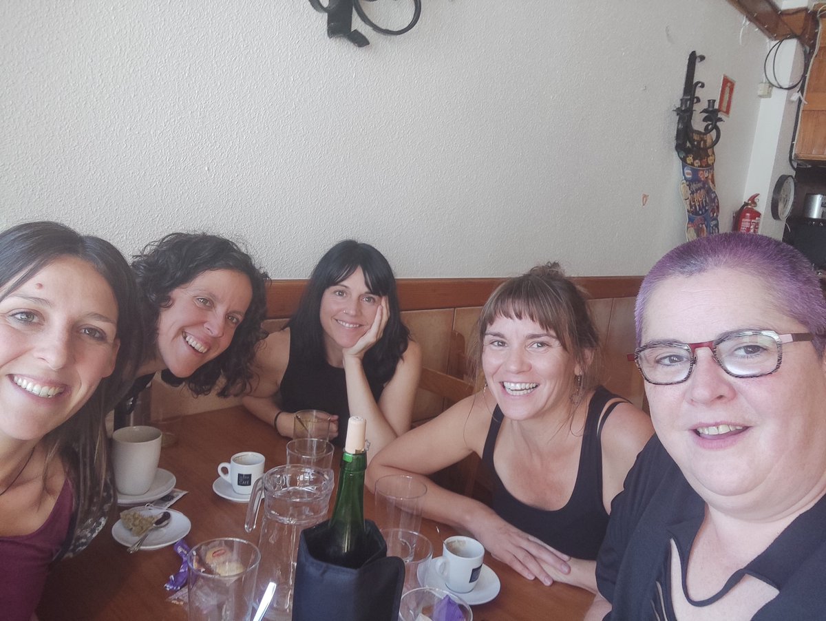 TeatroTrapalan's tweet photo. Reencuentros bonitos!!! 🎭🎭🎭
Porque coincidir y recordar es pura magia 💫✨💫✨
Por muchos momenticos así!!! ☺️

#Trapalan  #Reencuentrosbonitos #FamiliaTrapalan #Mañeru https://t.co/0HdBrPi0mE