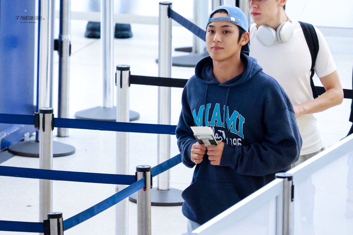 ph970406's tweet photo. 240922 JFK

✌🏻🐶

#세븐틴 #SEVENTEEN #민규 #MINGYU https://t.co/JcCL7M6V1i