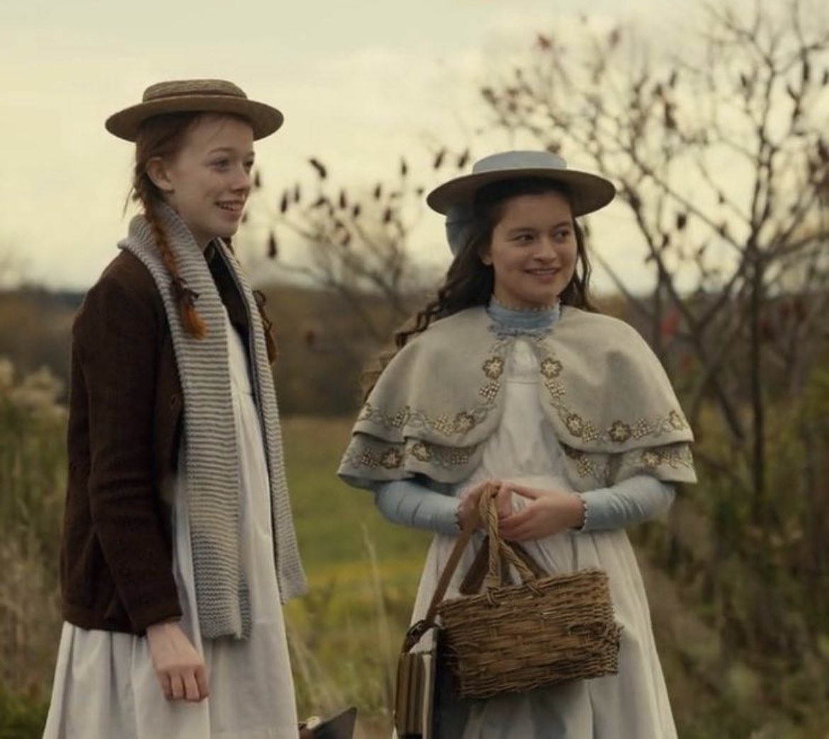 havalar hafif serinlemeye başladıysa dünyanın en güvenli hissettiren dizisi anne with an e izleme mevsimi gelmiş demektir...