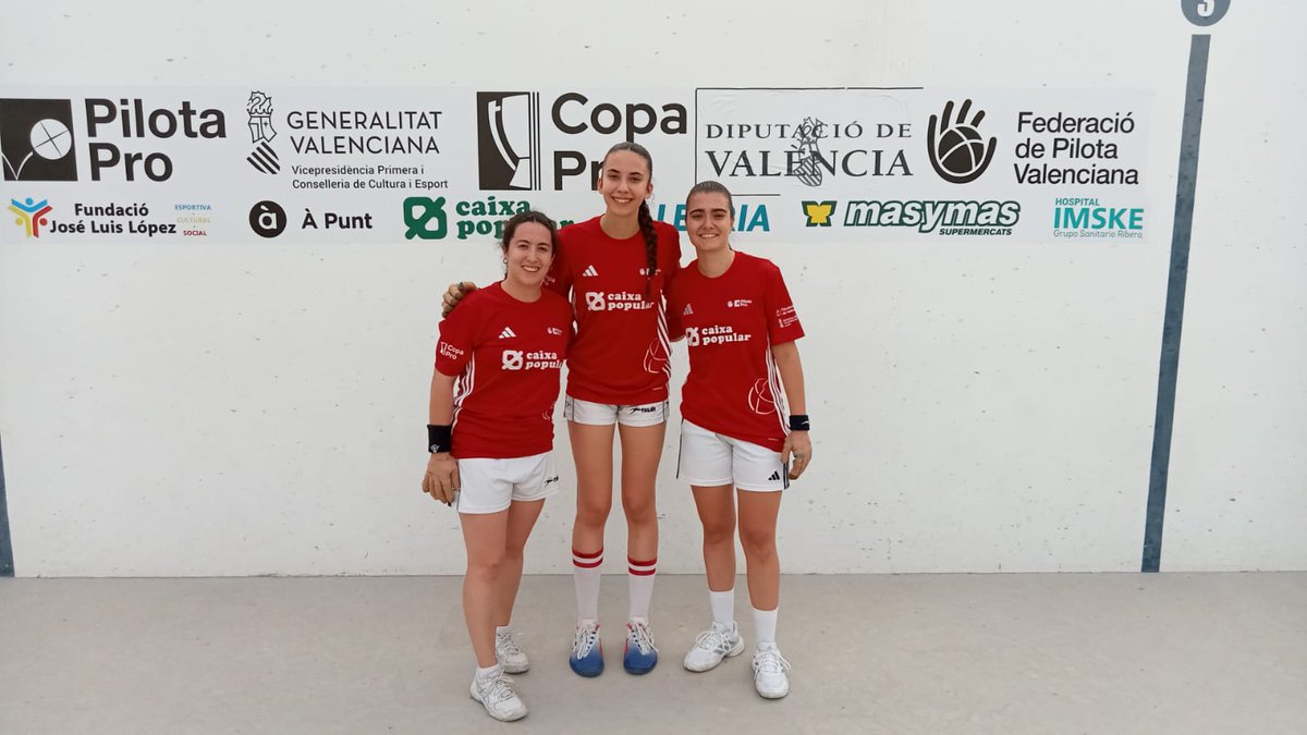 pilotapro's tweet photo. 🏆 Copa Caixa Popular de raspall femení | Castelló

🔴 Ana, Isabel i Joana (Rafelbunyol) 2️⃣5️⃣
🔵 Erika, Júlia i Fanni (Alqueria d'Asnar - Hinojosa) 0️⃣0️⃣

ℹ️ Estrena i victòria per a Rafelbunyol, que s'ha mostrat molt superior a Castelló.

#Moulapilota #raspall #raspallfemení https://t.co/Cg8t3QhLNY