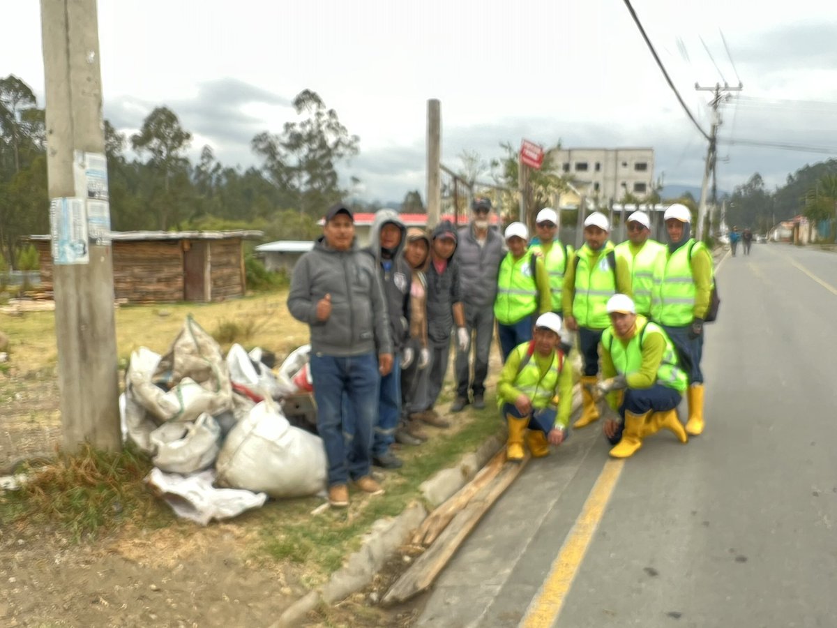 Limpieza del Río
Machangara. 21 de septiembre, día del Killa Raymi. Apoyamos la minga convocada por el Club Rotario Santa
Ana de Rios de Cuenca y el MAATE. Río Machangara vital para Cuenca.