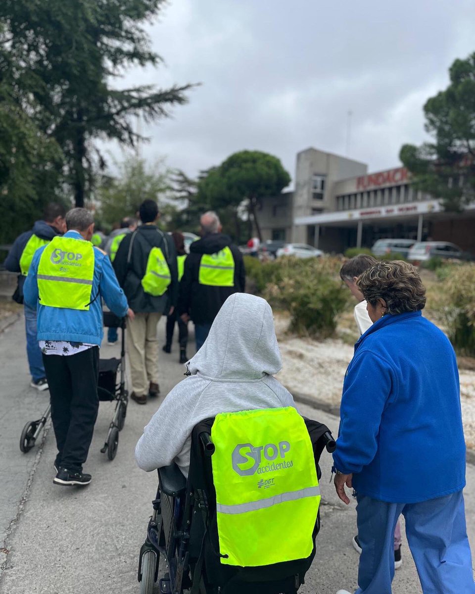stop_madrid's tweet photo. En esta #SEM2024 los usuarios del centro ocupacional de @fande_oficial con nuestro proyecto #RompiendoBarreras ha salido a su entorno próximo a poner en práctica todos nuestros consejos de #seguridadvial #muéveteseguro @OFESAUTO @DGTes https://t.co/269wcNj7hp