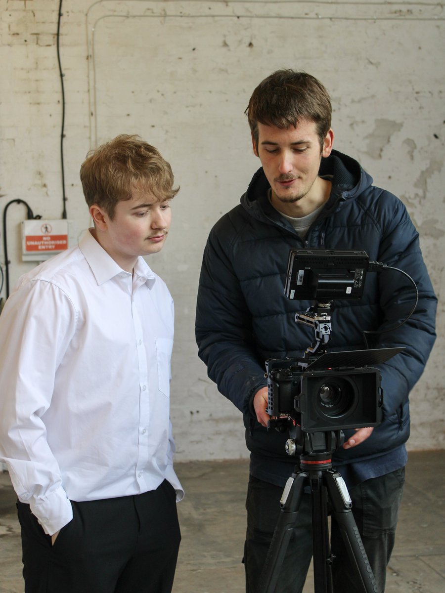 birdbushuk's tweet photo. A collection of behind the scenes photos from the making of ‘I’m No Artist’, our music video for the latest single from @jatmesmusic.

Created by Birdbush, available on YouTube. #imnoartist #birdbush 

https://t.co/9tpnN2MNnR https://t.co/cicSkjJtdd