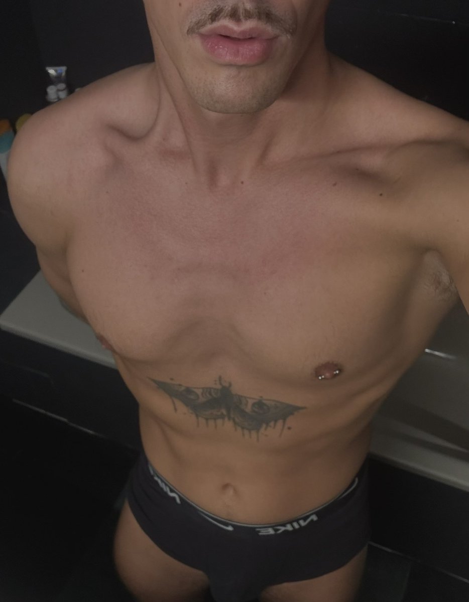 Tomslm9's tweet photo. 🎀 #LGBTQIAWitchesSeason https://t.co/ThYavGY1CA