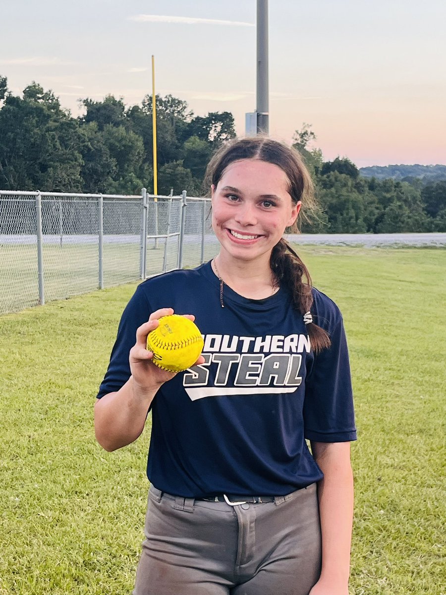 CassidyWard2029's tweet photo. Had a great weekend in Fultondale, Alabama! With a college camp Friday with amazing coaches and a tournament Saturday and Sunday. Had a great weekend at the plate with an over the fence home run, a double, and three singles! https://t.co/IhIbEhLqCa