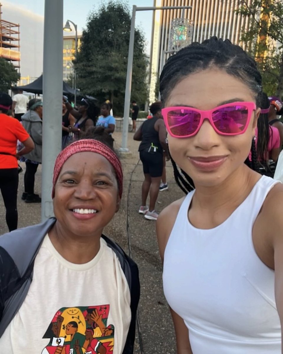 MetroNCNW's tweet photo. CMAS members participated in the Run Richmond 16.19 activities on Saturday, 9/21/24!🚶���‍♀️🏃🏿‍♀️

BGR SoleSisters + CMAS, NCNW group picture

Dijmoun Hounsou, the actor and sponsor of the event is in the background https://t.co/rUmsMlQWGB