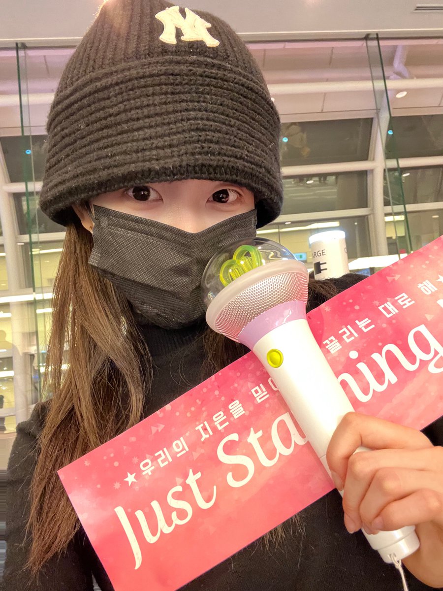sieunurmyangel's tweet photo. 응원봉셀카 빠수니같고 넘 귀여우ㅏ https://t.co/OebrOePlFa