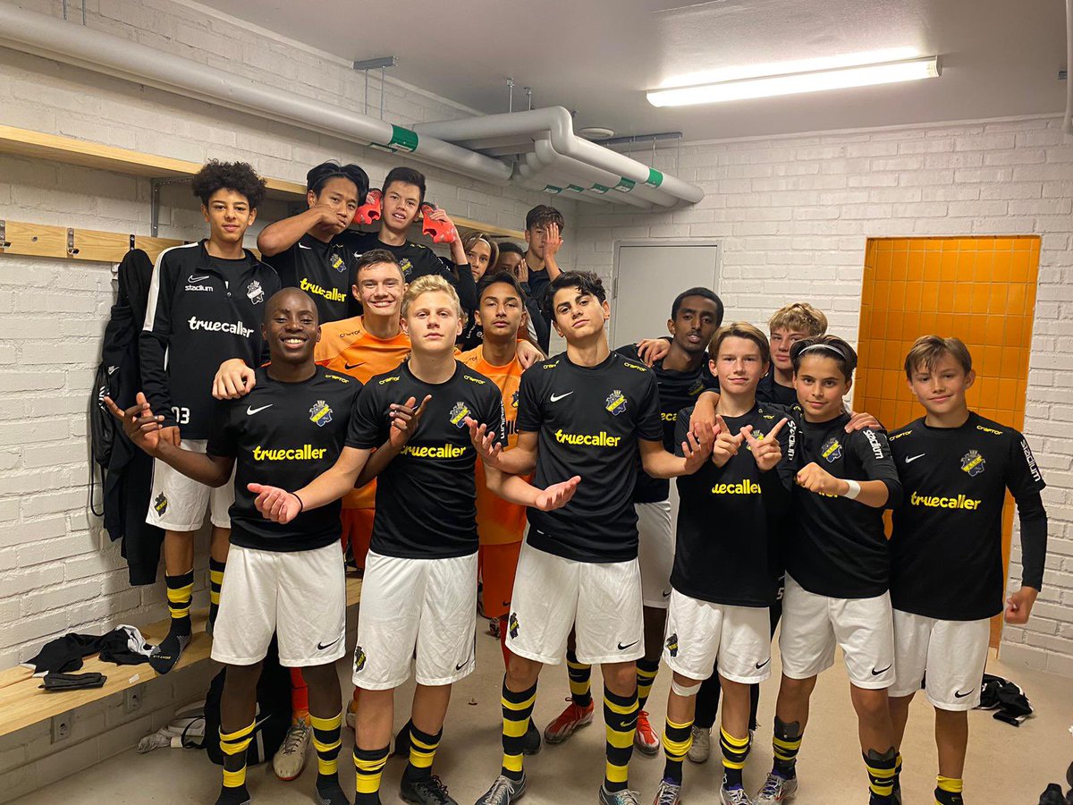 tobiasceledon's tweet photo. Som den här gruppen har kämpat och gnuggat senaste året och nu äntligen börjar få utdelning av sitt jobb. Tar fjärde raka segern ikväll när de vänder 1-3 till seger med 4-3 helt välförtjänt. https://t.co/vzNxmUEtZI