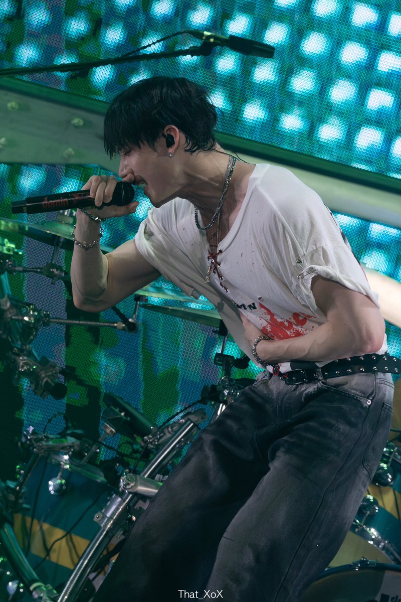 GOTHGNAB's tweet photo. his veins… https://t.co/UsLGPoI119