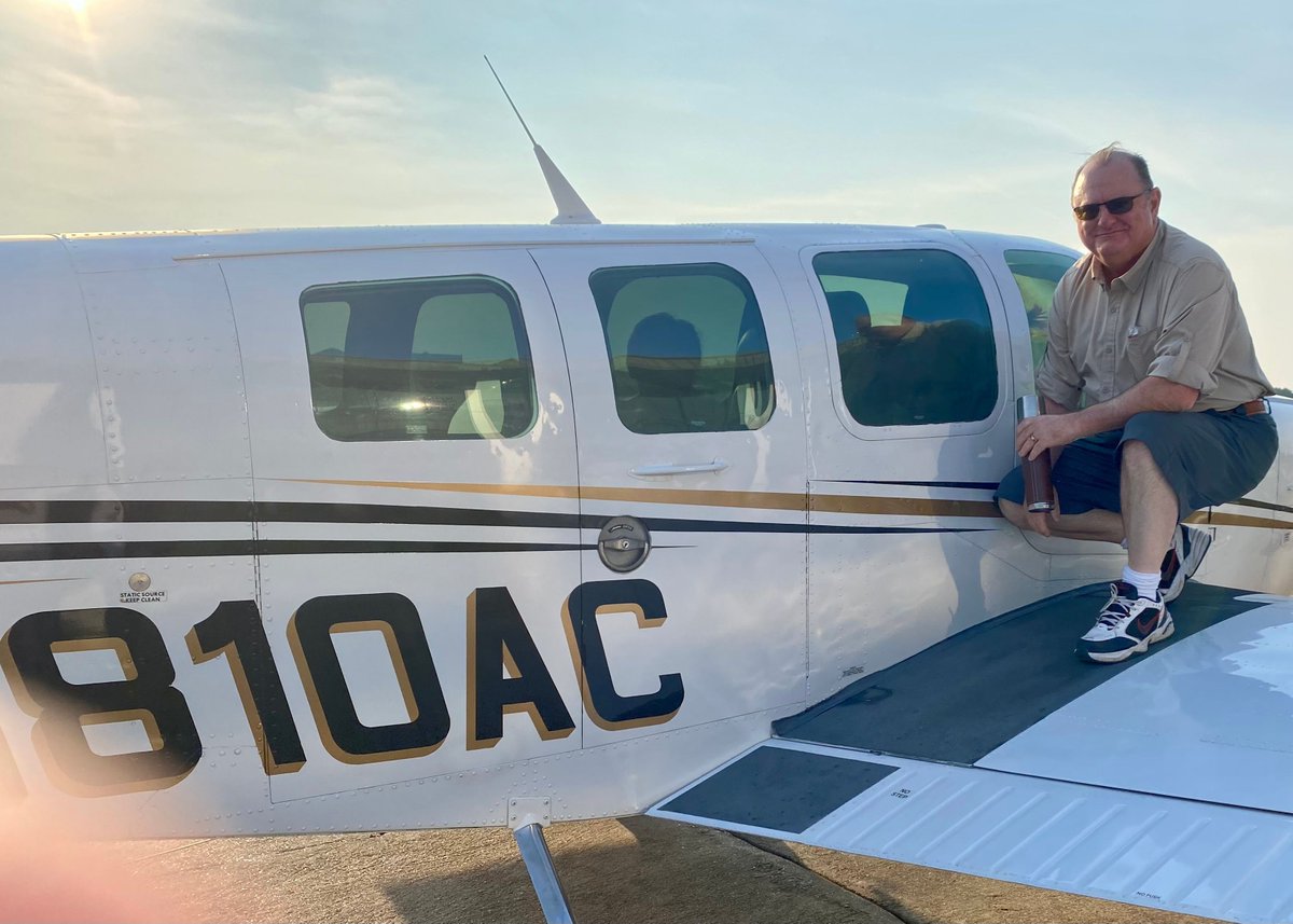 Pilots N Paws tweet media