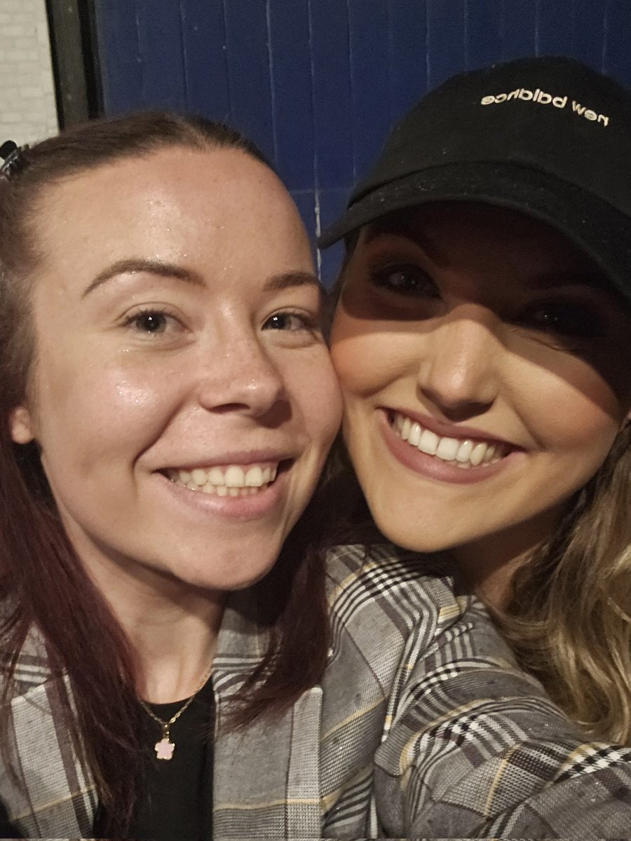 xjessbuckley's tweet photo. Let's go Raquel 💛

It was soo good to see my @geebeesmooch last night!! And I can't wait to watch her thrive in another incredible show, and absolutely smash this role!! G, you are amazing🌟 https://t.co/nOZ3myKhAk