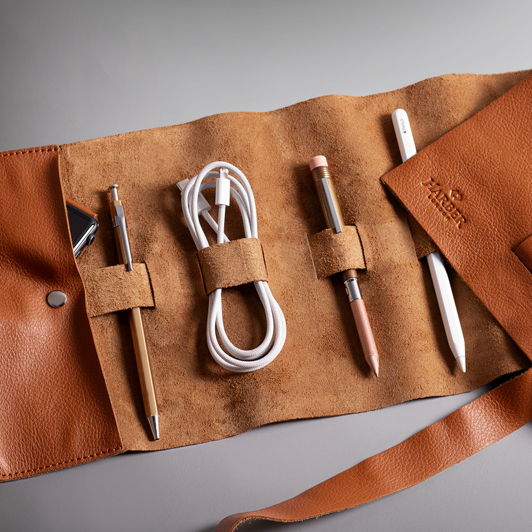harberlondon's tweet image. Leather Rollup Cord &amp;amp; Tools Wrap | Harber London

Keep your cables tidy with a stylish, handcrafted leather organiser. 

#harberlondon #harber
bit.ly/harberlondon
.
.
.
#cordwrap #toolsorganizer #leathergoods #travelaccessories #everydaycarry #handcrafted #minimaliststyle