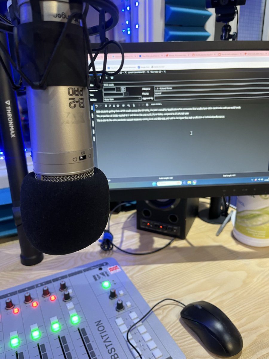 Natalieingram_'s tweet image. Over the past month, I had the rewarding experience of working at Bro Radio, researching, writing, and presenting news bulletins. 📻🎙️

A huge thank you to @nathanspackman and the @BRORADIO team for the opportunity and their support!