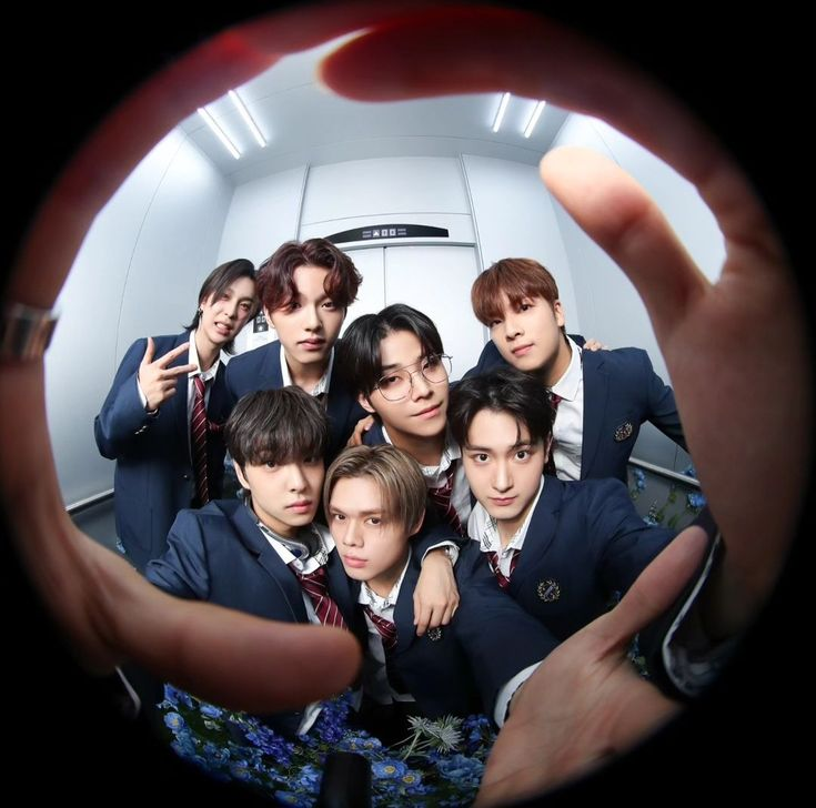 leewoonder's tweet photo. There are no words to describe how proud I'm of these 7 boys. Four years is a HUGE deal! I hope there are many more ahead together.For me, when there is no hope, there is you! Love you guys to the moon and back, happy 4th anniversary!❤️‍🔥

#GHOST9 #고스트나인 #Debut_4th_Anniversary https://t.co/UA8dPzq2xX