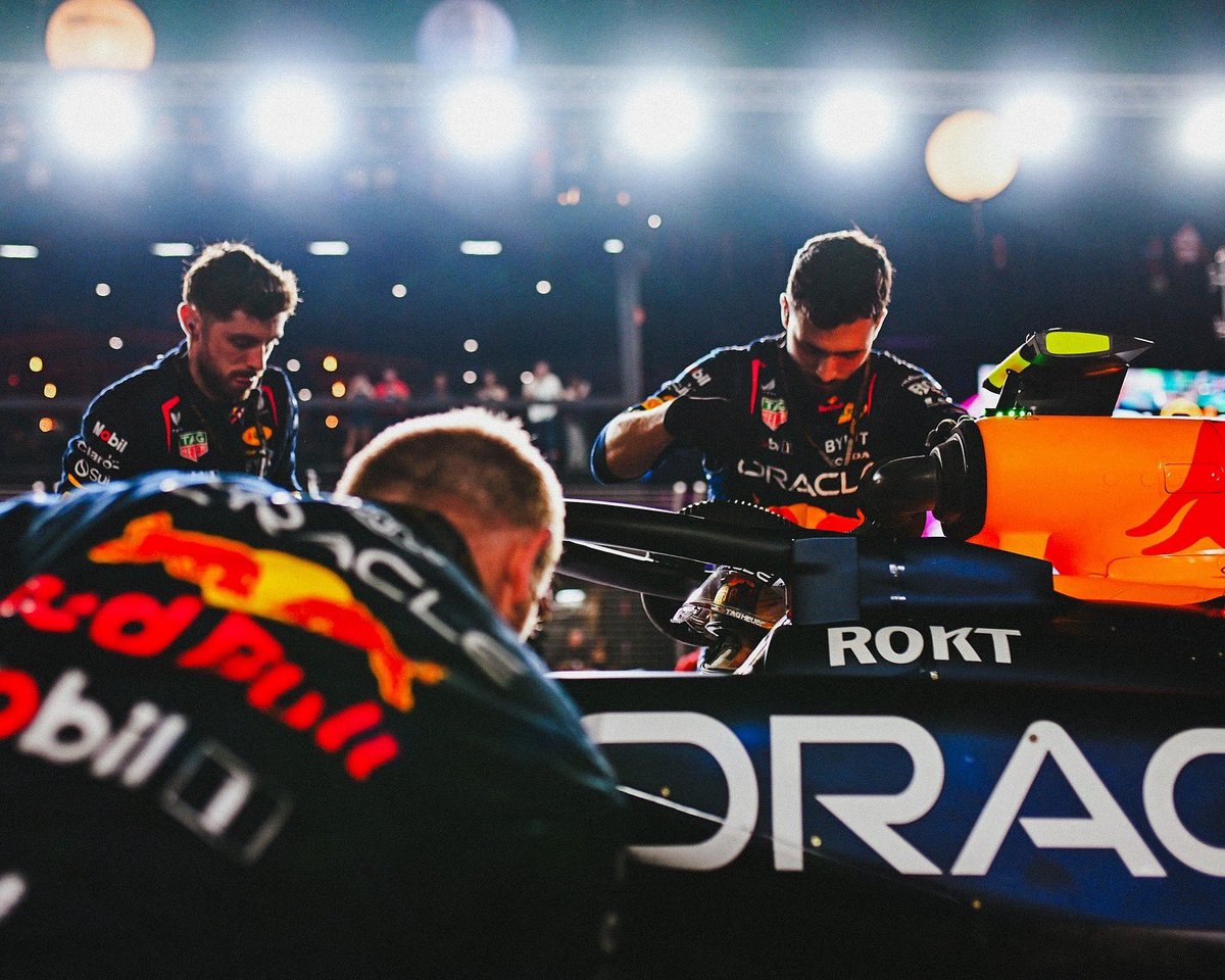 SChecoPerez's tweet photo. Starting outside the Top 10, we knew overtaking would be tough. A strong first lap got us into the Top 10, but with no strategy opportunities and a broken drink system, it was a long race. We take the point and move on to Austin!

Empezamos fuera del Top 10, sabíamos que adelantar sería difícil. Una fuerte primera vuelta nos metió en el Top 10, pero sin oportunidades estratégicas y con el sistema de bebida roto, fue una carrera larga. Sumamos un punto y seguimos adelante hacia Austin.
#SP11