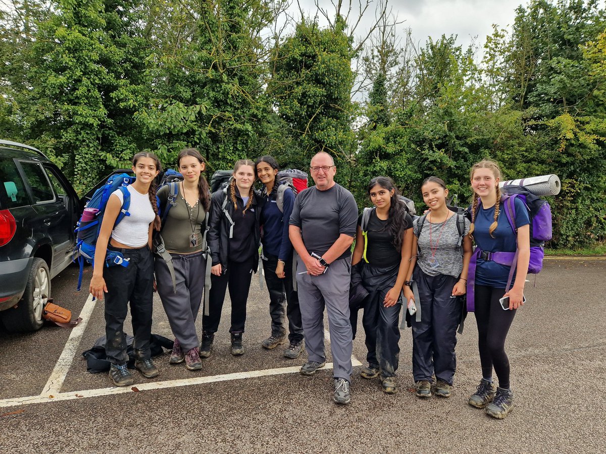 DAOSdofe's tweet image. DAOS Bronze D of E.
Well done to all Bronze students who complete their assessed expedition this weekend. They all showed great character to battle against difficult weather conditions. Well done everyone!