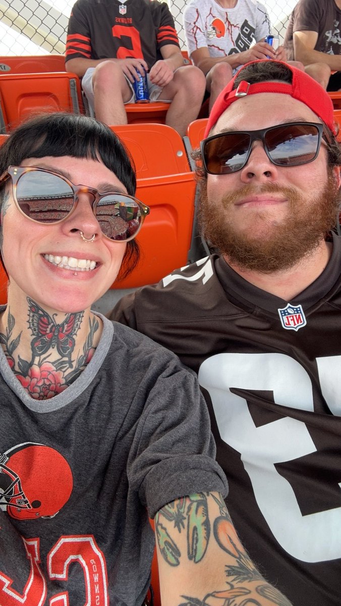 warmmarigoldd's tweet photo. Birthday boyyyy! @Jdogg182 🤎🧡
#DawgPound #NYGvsCLE https://t.co/NTuA9tw9mz