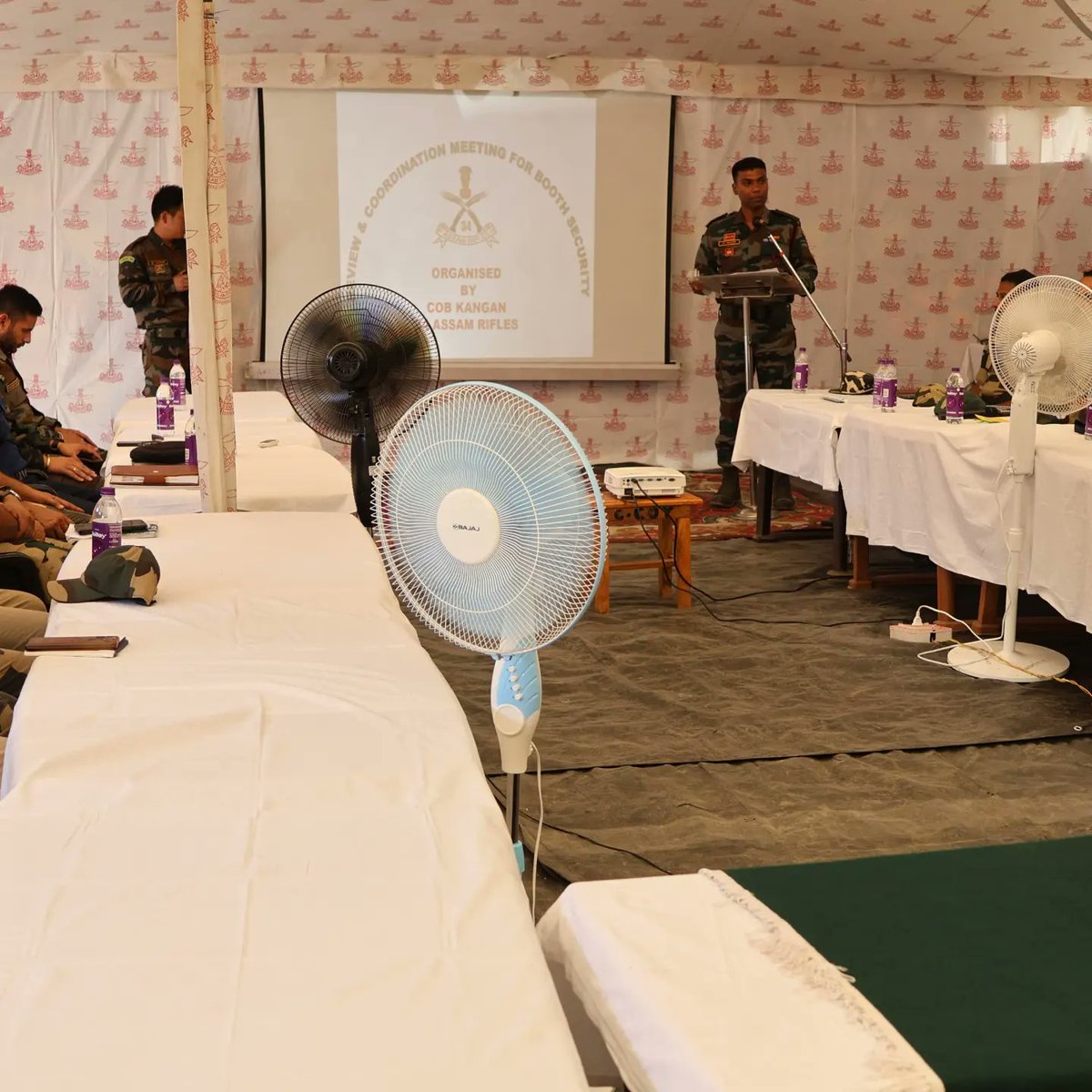 ToofaniBaba1's tweet photo. Review &amp; Coordination Meeting for Booth Security org by COB Kangan of 34 Assam Rifles

The Wussan battalion of Indian Army, in coordination with security agencies &amp; civil administration, conducted a holistic review of security related issues with CAPFs, JKP reps.

@official_dgar https://t.co/qvk5DffyxG