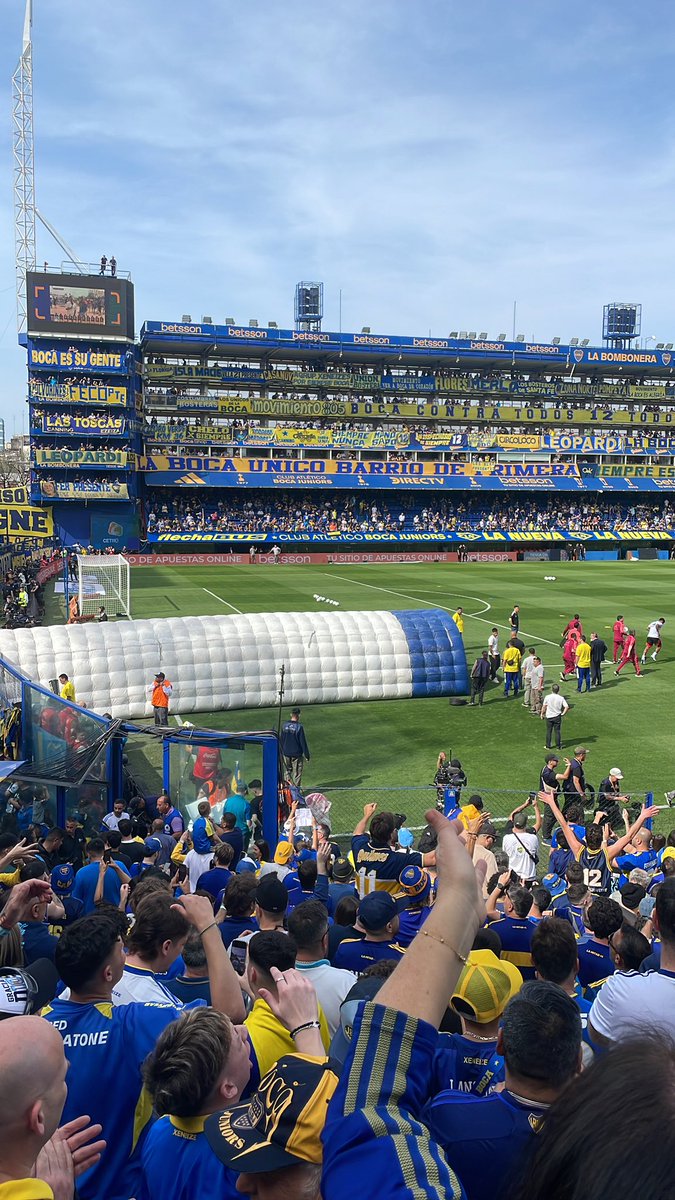 TereDiZeo's tweet photo. Sos el amor de mi vida en esta y todas las vidas que haya 🇸🇪💙💛 https://t.co/xD9ThCzVW1