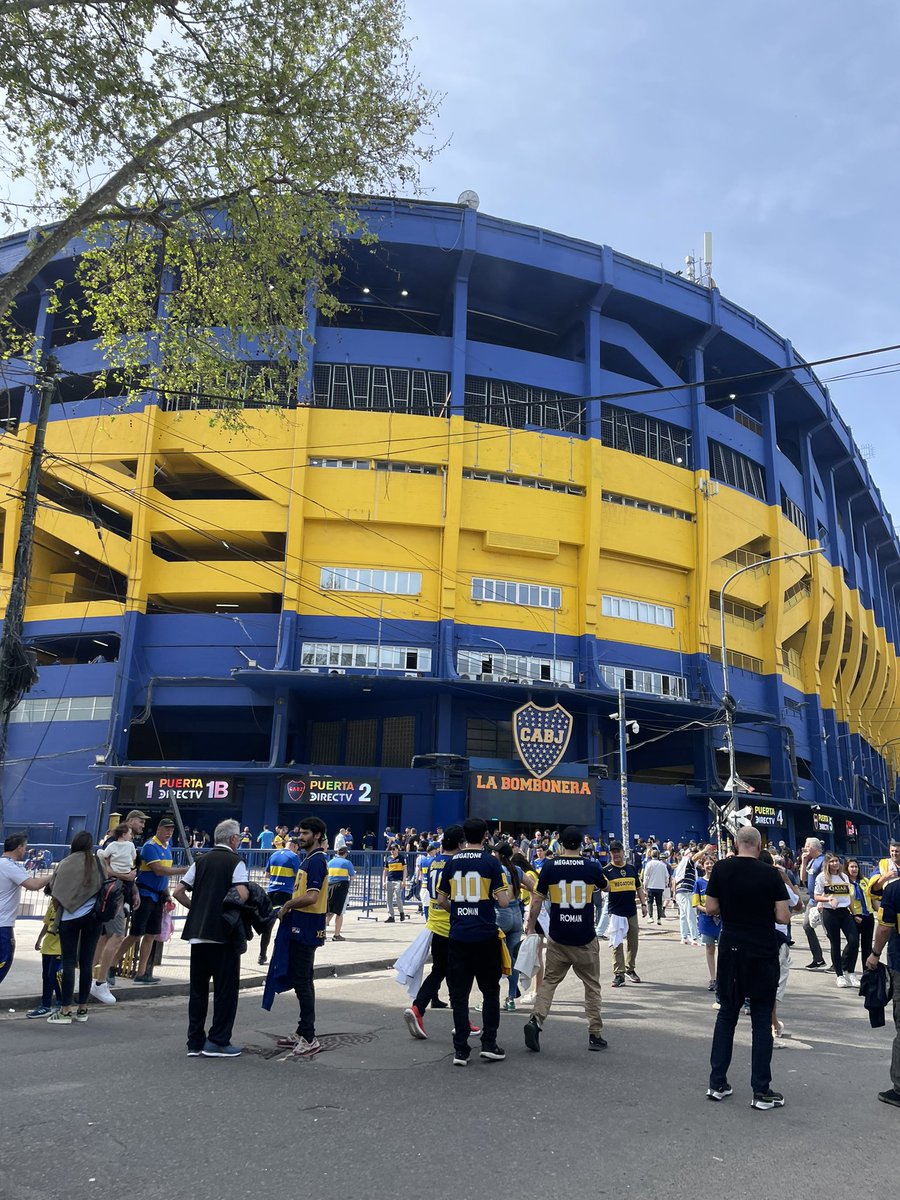 TereDiZeo's tweet photo. Sos el amor de mi vida en esta y todas las vidas que haya 🇸🇪💙💛 https://t.co/xD9ThCzVW1