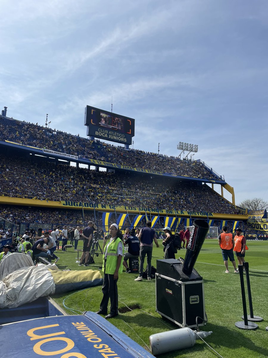 TereDiZeo's tweet photo. Sos el amor de mi vida en esta y todas las vidas que haya 🇸🇪💙💛 https://t.co/xD9ThCzVW1