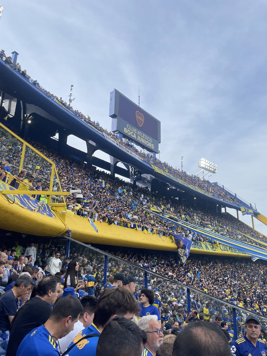 TereDiZeo's tweet photo. Sos el amor de mi vida en esta y todas las vidas que haya 🇸🇪💙💛 https://t.co/xD9ThCzVW1