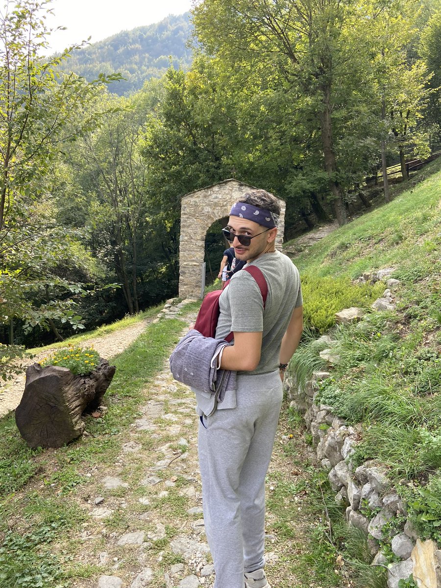 GioacchinoD's tweet photo. Vieni a fare trekking dai, non lascerai un polmone. Qui prima perderli entrambi #trekking #lecco #cornizzolo https://t.co/OaTmqhpzYg