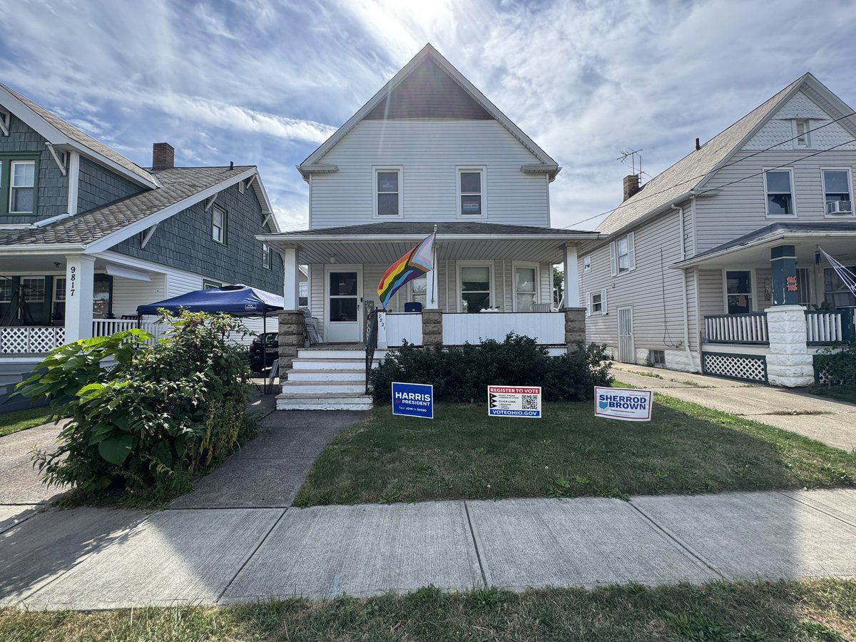 CleWard15Dems's tweet photo. We’re out here getting the good word out EVERY Sunday grom 1-4p up until the election.

When are YOU showing up for democracy? https://t.co/KrMfhf0SpJ