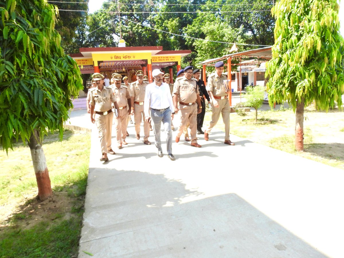 compac26's tweet photo. 🚔26वीं वाहिनी पीएसी गोरखपुर का निरीक्षण🇮🇳
दिनांक- 21.09.24 को #26वींवाहिनी पीएसी गोरखपुर में पुलिस उपमहानिरीक्षक पीएसी अयोध्या अनुभाग, अयोध्या श्री किरीट राठौड़ IPS महोदय द्वारा 26वीं वाहिनी पीएसी गोरखपुर का निरीक्षण किया गया #anandkumarips #26bnpac #adgpac #uppac #inspection https://t.co/Tiverl6A64