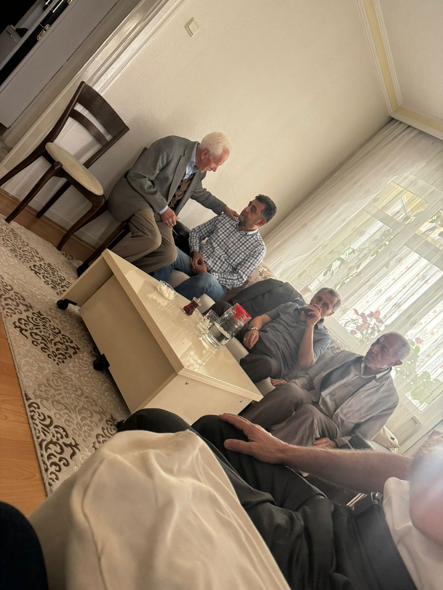 Geçmiş dönem Merkez ilçe Başkanımız Av. Enver Kılıç'ın vefat eden yengesi için taziye ziyaretinde bulunduk...

Allah'tan rahmet kederli ailesine başsağlığı diliyoruz.
#akparti