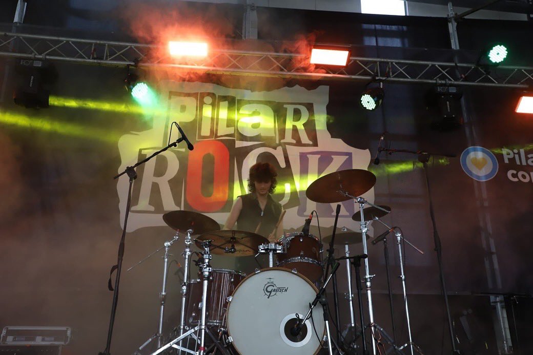 MunicipioPilar's tweet photo. ¡PILAR ROCK EN EL CLUB MUNICIPAL ASTOLFI - MANZONE! 🎶🎸🤘🏻

Con #PilarRock, las bandas de nuestro distrito tienen la posibilidad de tocar en vivo y compartir su enorme talento, y nos parece muy importante generar espacios para acompañarlos.

¡Felicitaciones a todas las bandas que están participando y demostrando todo su talento!