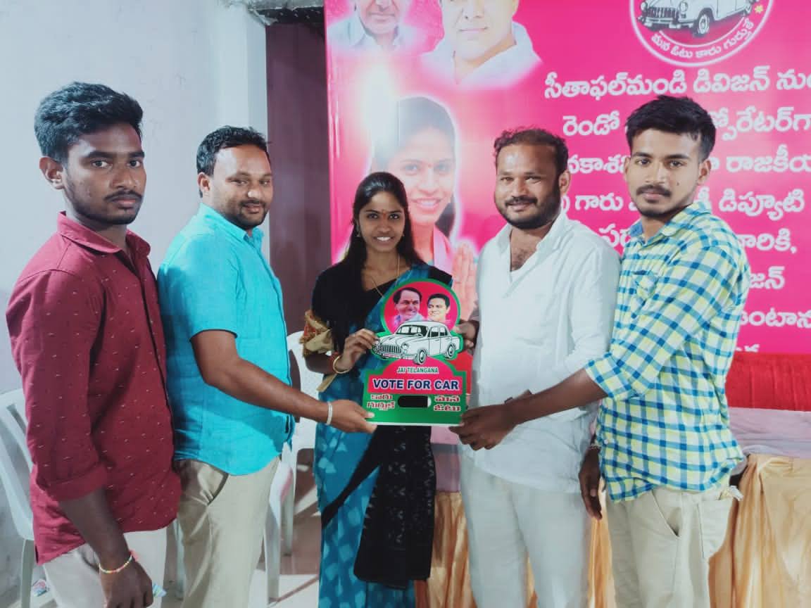 CHARAN_BRS's tweet photo. ప్రియమైన అక్క @hema_samala గారికి హృదయ పూర్వక జన్మదిన శుభాకాంక్షలు 🥳మీరు ఎల్లప్పుడూ సుసంపన్నంగా నవ్వుతూ ఉండాలని రాబోయే కాలంలో మరెన్నో ఉన్నత పదవులు రావాలని మనస్పూర్తిగా కోరుకుంటూ మీ తమ్ముడు ...

తీగల చరణ్ (BRS party MANCHERIAL) https://t.co/G9BjdjfPJl