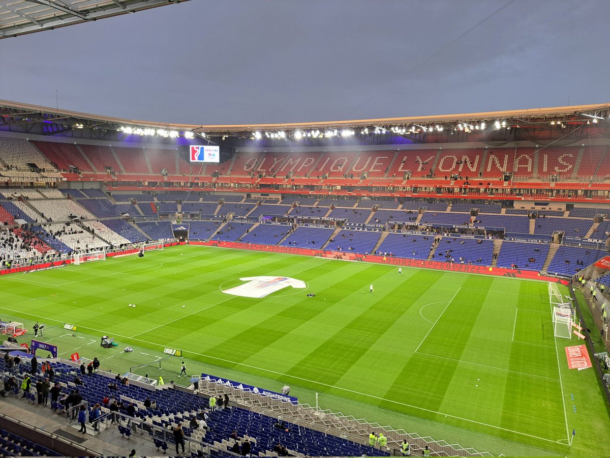 mimodu84's tweet photo. En place pour #OLOM #gangdeslyonnais #lpbb #teamol @GroupamaStadium https://t.co/rz5UM7Zok8
