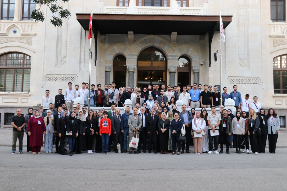 Türkiye Yazarlar Birliği, Ankara Sosyal Bilimler Üniversitesi ve Genç Memur-Sen’in iş birliğiyle düzenlenen "Âsım 100 Yaşında Bilgi Şöleni” ülkemizin 81 şehrinden 100’den fazla üniversite öğrencisinin katılımıyla gerçekleştirildi.
#Asım100Yaşında
