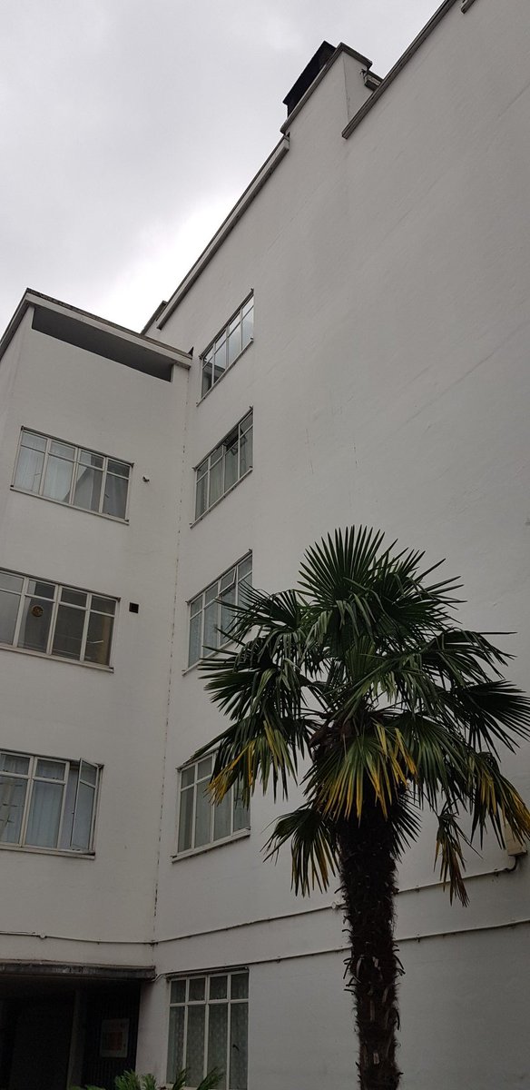 StringBeanJen's tweet image. My second visit for #OpenHouseLondon today was to bright blue & white modernist icon, Kensal House. Designed by Maxwell Fry with Elizabeth Denby, it's Grade II listed but in need of sound barriers and modernisation to keep out mould & damp. #OpenHouse2024 #OpenHouseFestival
