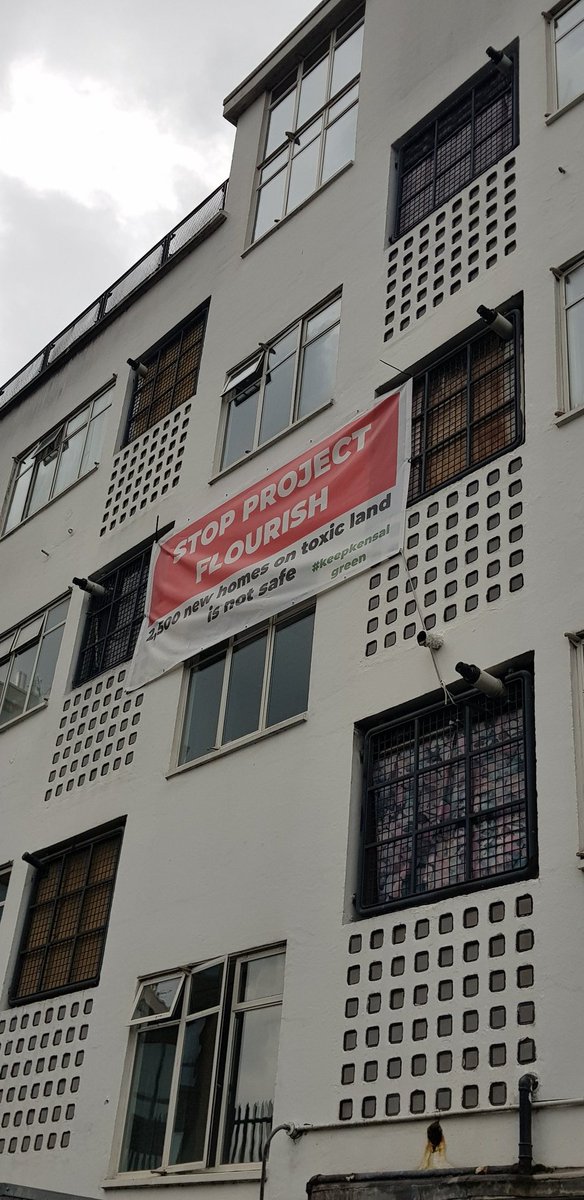 StringBeanJen's tweet image. My second visit for #OpenHouseLondon today was to bright blue & white modernist icon, Kensal House. Designed by Maxwell Fry with Elizabeth Denby, it's Grade II listed but in need of sound barriers and modernisation to keep out mould & damp. #OpenHouse2024 #OpenHouseFestival