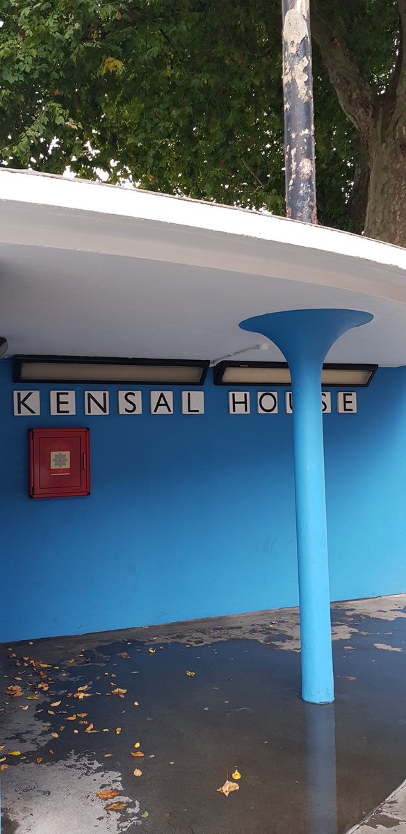 StringBeanJen's tweet image. My second visit for #OpenHouseLondon today was to bright blue & white modernist icon, Kensal House. Designed by Maxwell Fry with Elizabeth Denby, it's Grade II listed but in need of sound barriers and modernisation to keep out mould & damp. #OpenHouse2024 #OpenHouseFestival