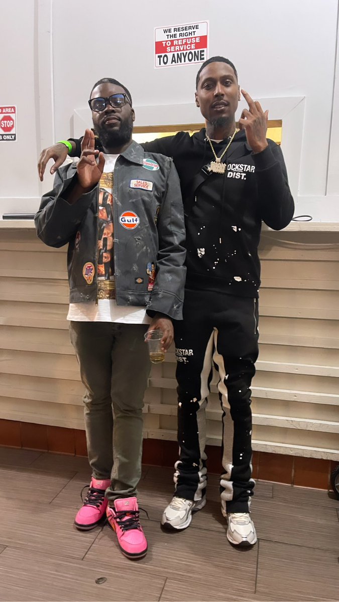 Reallylikedat86's tweet photo. Only stepped out for Brother bday 🤝🏾 dawg was COOKED 😂🌪️ @SaucyAzzKwazz https://t.co/gwhSUSxvWn