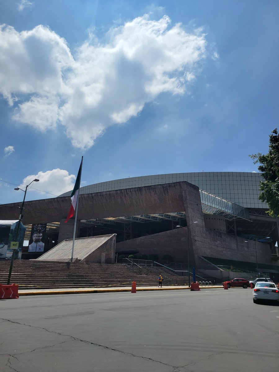 Rafa_lr10's tweet photo. Hoy está muy bonito el día, como para quedarse afónico y celebrar los 10 años de @Matisse_Mx  en su 3er auditorio ✨️🫶🏻 

@melissaLRC
@Torres_Roman_
@pablopre https://t.co/Yuc9T7Dwtt