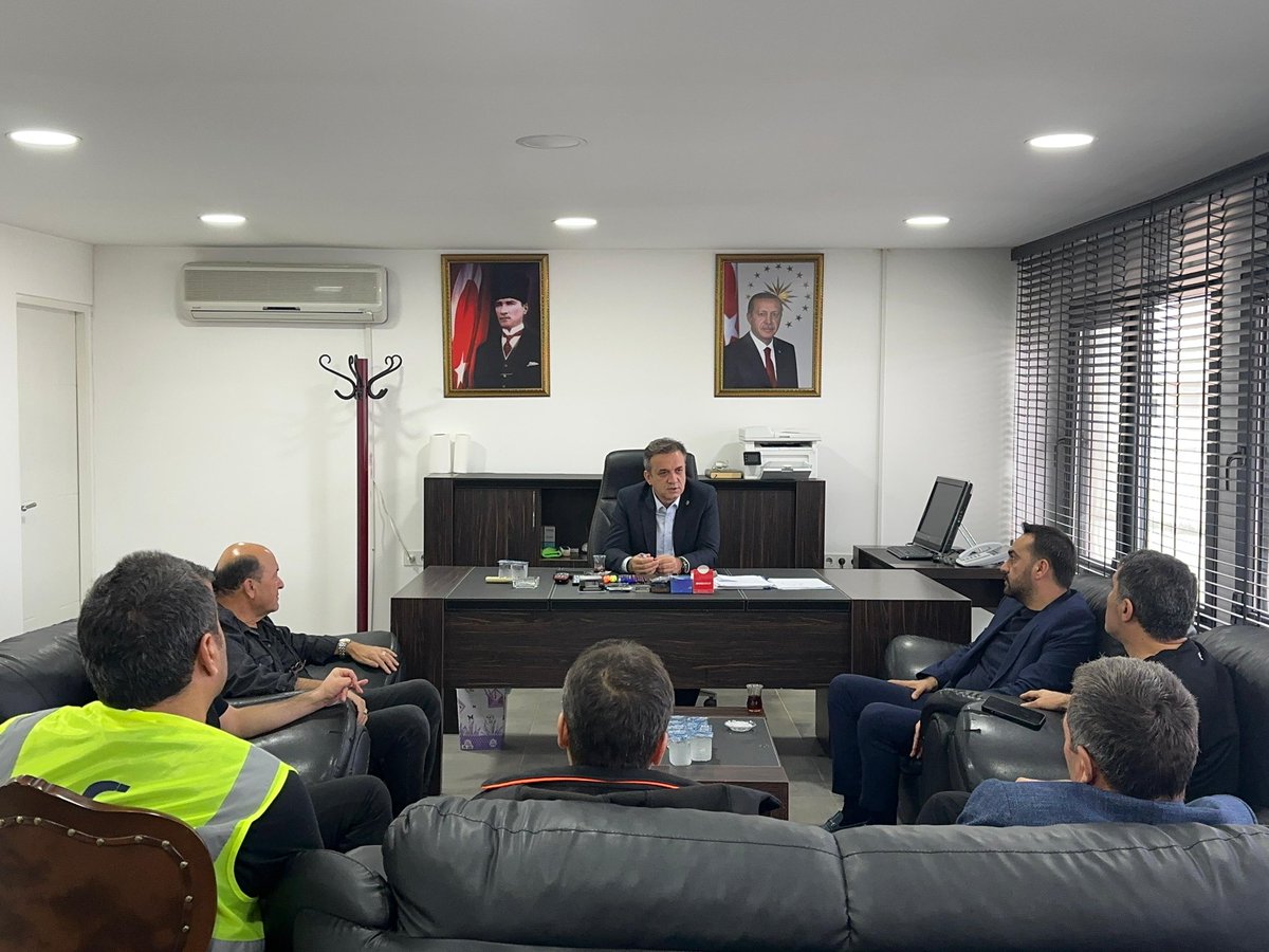 avmevlutkurt's tweet photo. Afşin Elbistan Termik Santrali linyit sahasında yaşanan göçük sonrası yetkililerle bir araya gelerek geçmiş olsun dileğinde bulunup, gelişmeler hakkında bilgi aldık. https://t.co/U0LrYKsMXI