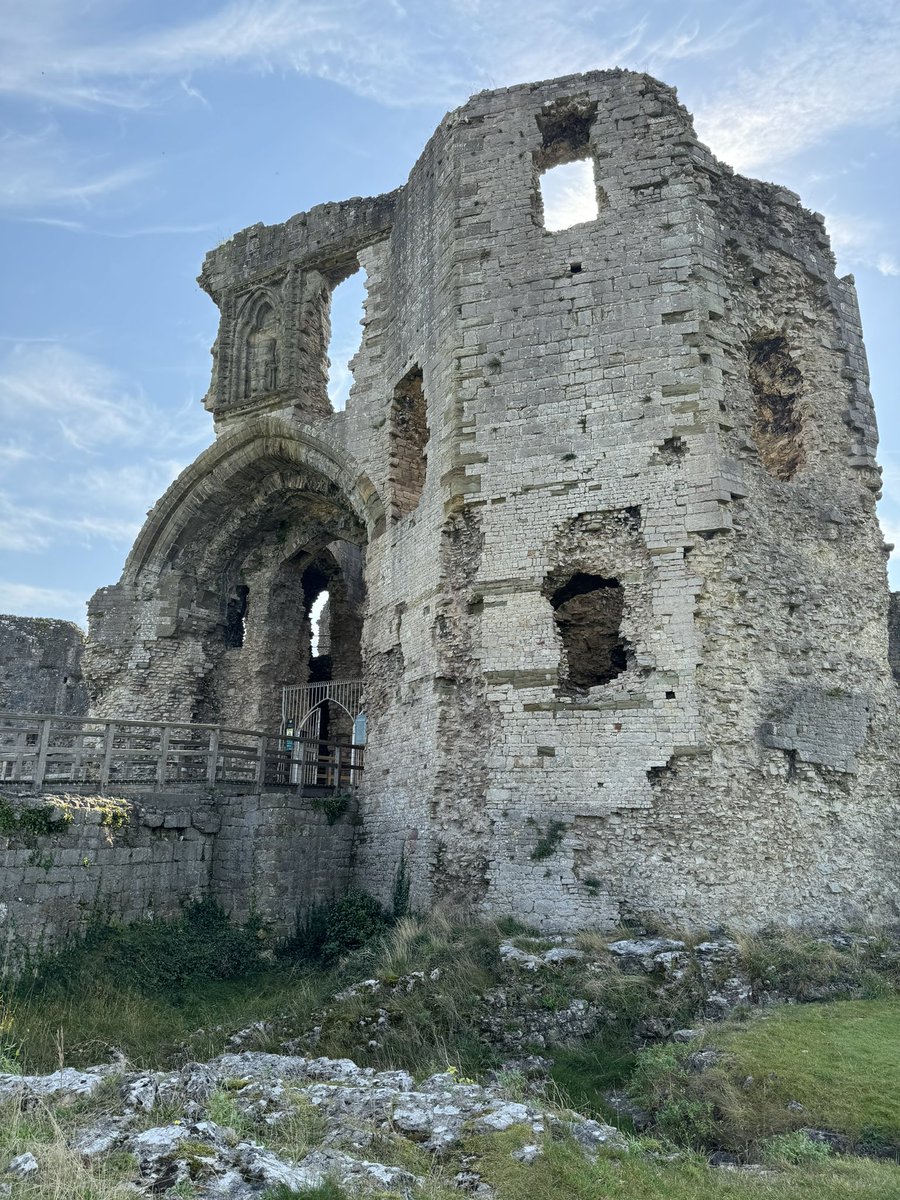 castlehunteruk's tweet image. Home now after a solid week of castle hunting, 10 sites visited and some brilliant new castle now ticked off my list. Still have barely scratched the surface of castles in the UK and many more trips ahead 😃 #castle #castlehunter