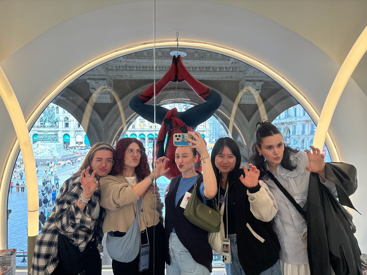 jeonghantis's tweet photo. alle mie amiche più speciali che con cui ho vissuto i miei momenti più speciali.. grazie per sempre <33 https://t.co/gDt7rAaDmC