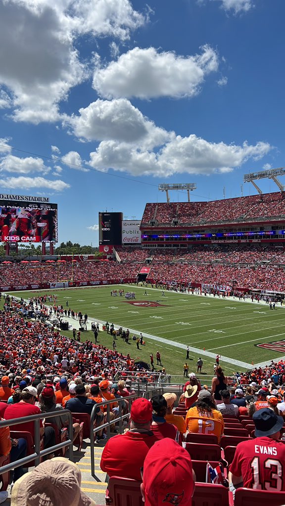 97PhilB's tweet photo. @DFrankcom Can't watch today to be fair ☀️ 🏈 https://t.co/HxJEPMXhwh